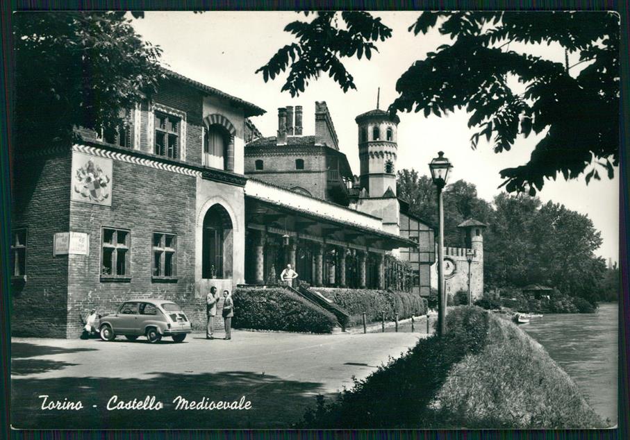 Torino città Castello Medioevale Auto Foto FG cartolina MZ3192 – fronte