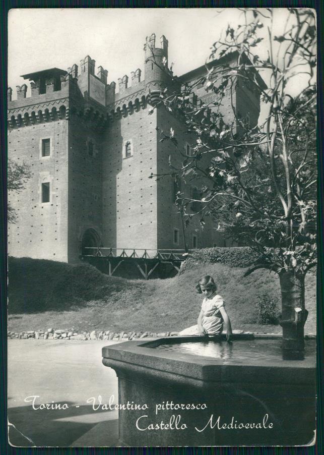 Torino città Parco Valentino Castello Medioevale PIEGA Foto FG cartolina MZ3197 – fronte