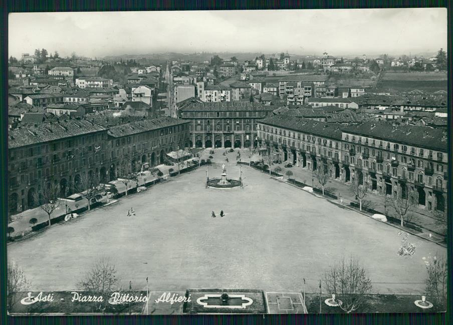 Asti città Piazza Vittorio Alfieri PIEGHINA Foto FG cartolina MZ4270 – fronte