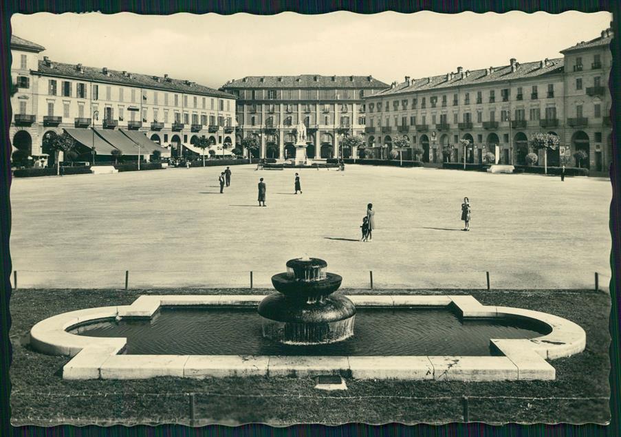 Asti città Piazza Vittorio Alfieri Foto FG cartolina MZ4275 – fronte