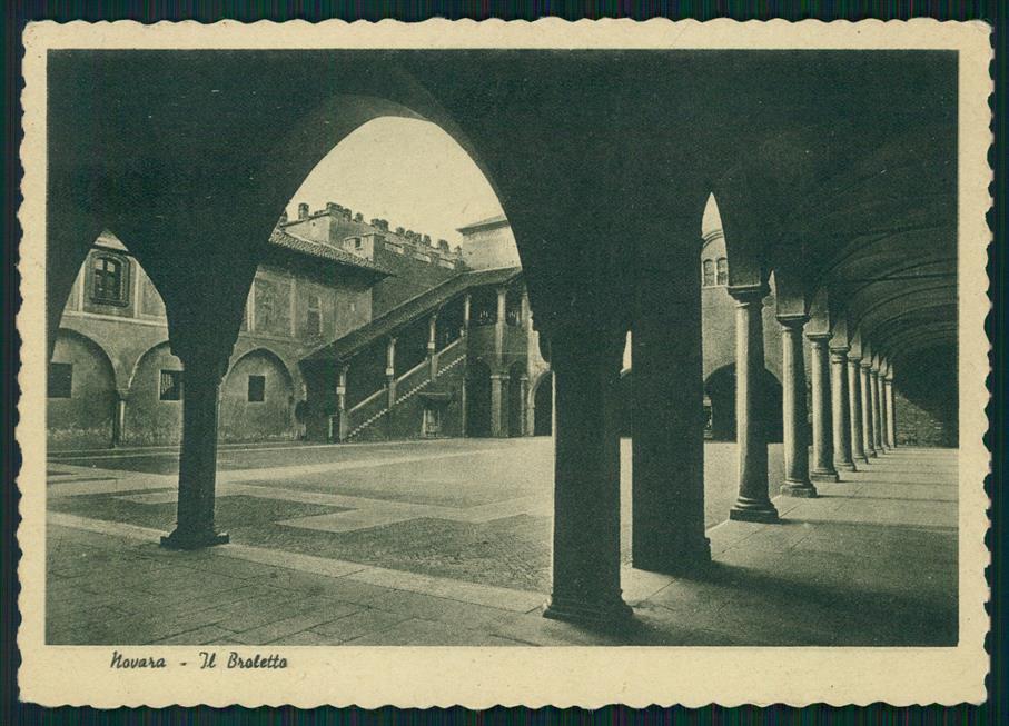 Novara città Il Broletto FG cartolina MZ4370 – fronte