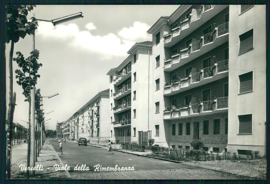 Vercelli città Viale della Rimembranza Auto Foto FG cartolina MZ4377 – fronte