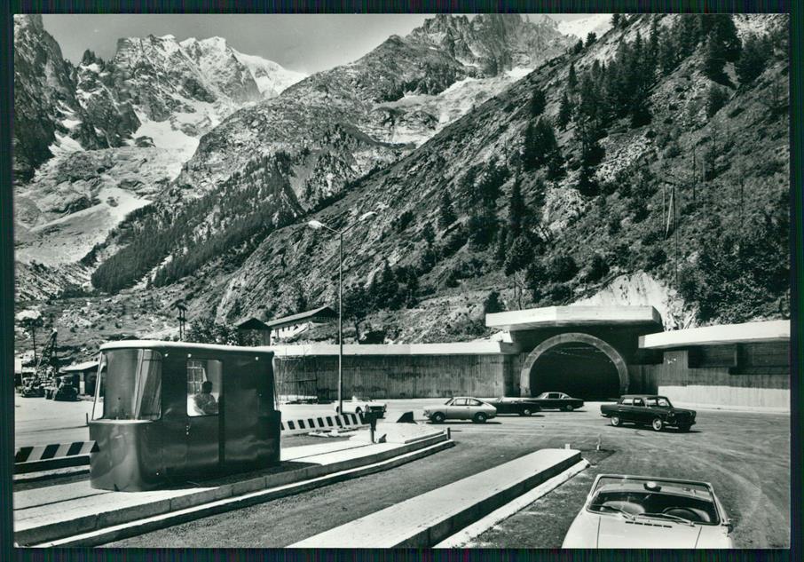 Aosta Courmayeur Entreves Traforo Auto Foto FG cartolina MZ4646 – fronte
