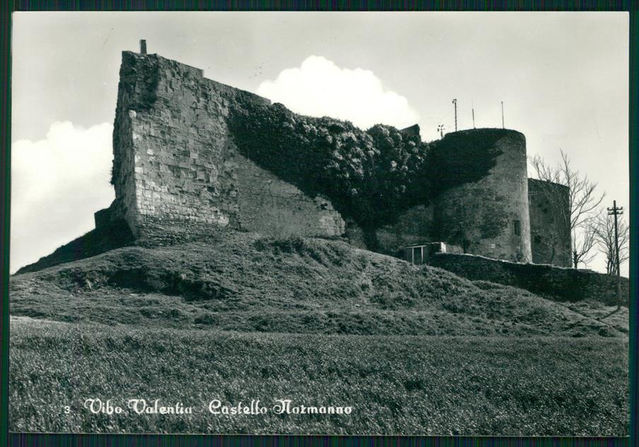 Vibo Valentia città Castello Normanno PIEGA Foto FG cartolina MZ4932 – fronte