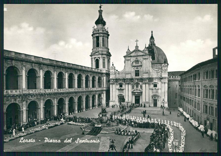 Ancona Loreto Piazza del Santuario PIEGATA Foto FG cartolina MZ4986 – fronte