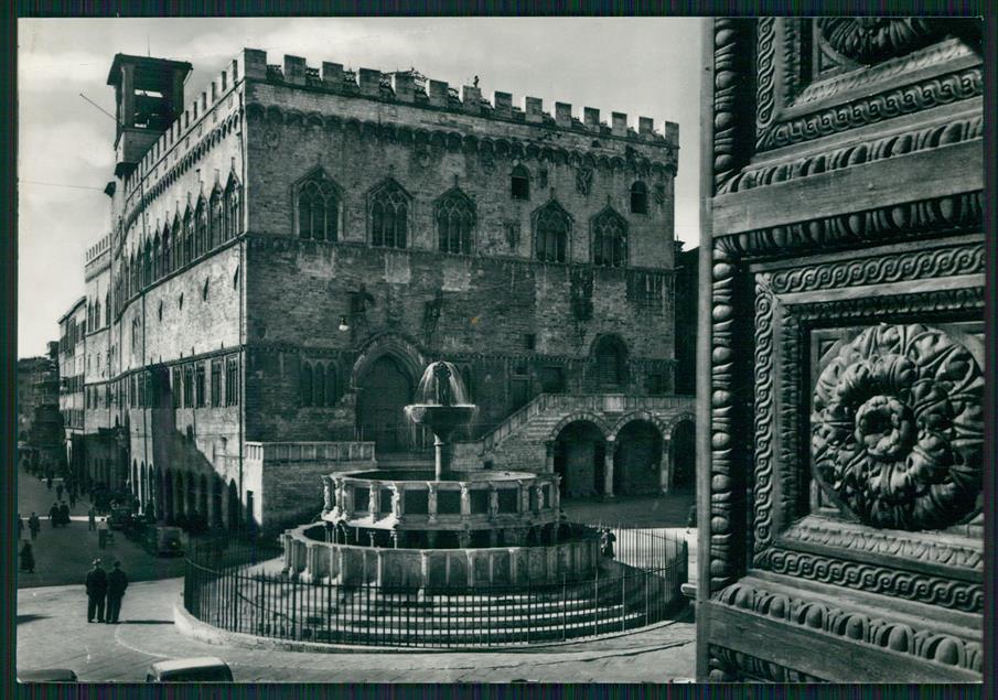 Perugia città Palazzo Comunale Foto FG cartolina MZ5007 – fronte