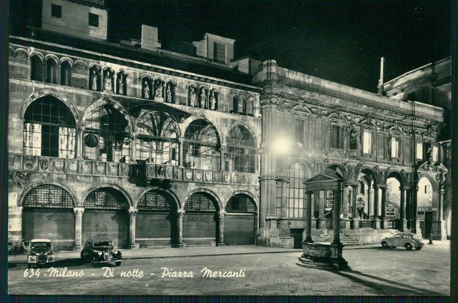 Milano città Piazza Mercanti Auto Foto FG cartolina MZ5110 – fronte