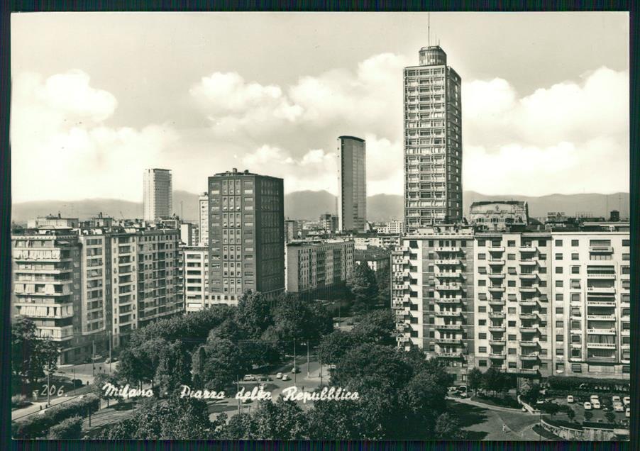 Milano città Piazza della Repubblica Foto FG cartolina MZ5115 – fronte