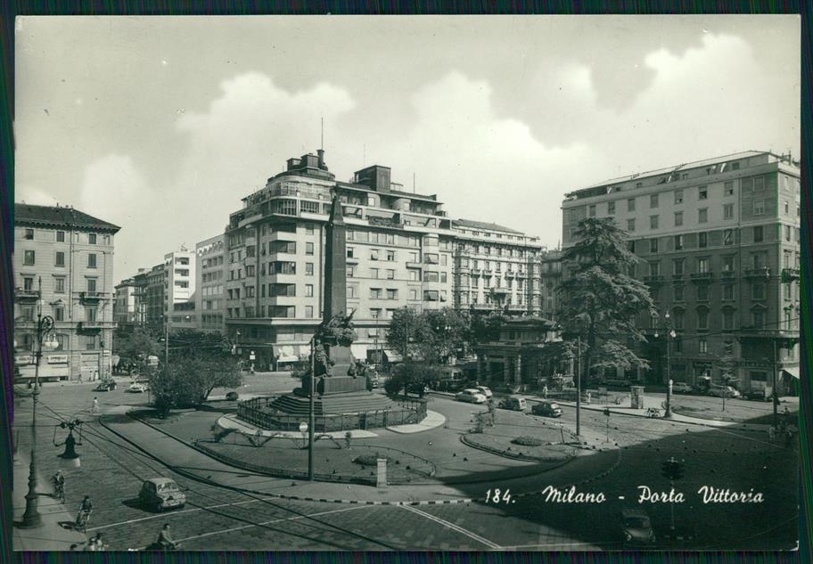 Milano città Porta Vittoria Auto Foto FG cartolina MZ5127 – fronte