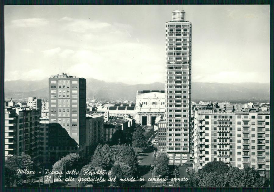 Milano città Piazza della Repubblica Foto FG cartolina MZ5182 – fronte