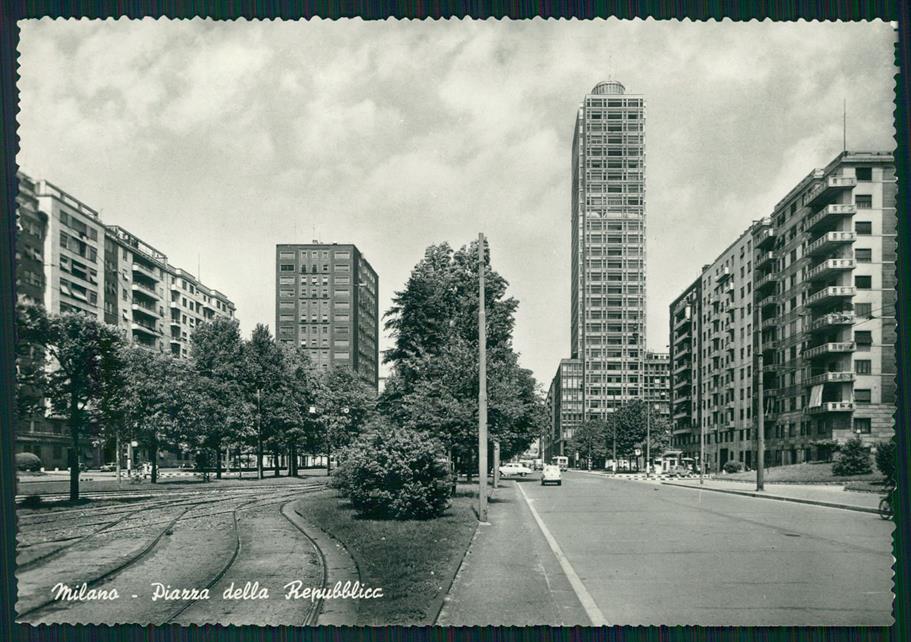 Milano città Piazza della Repubblica Foto FG cartolina MZ5225 – fronte