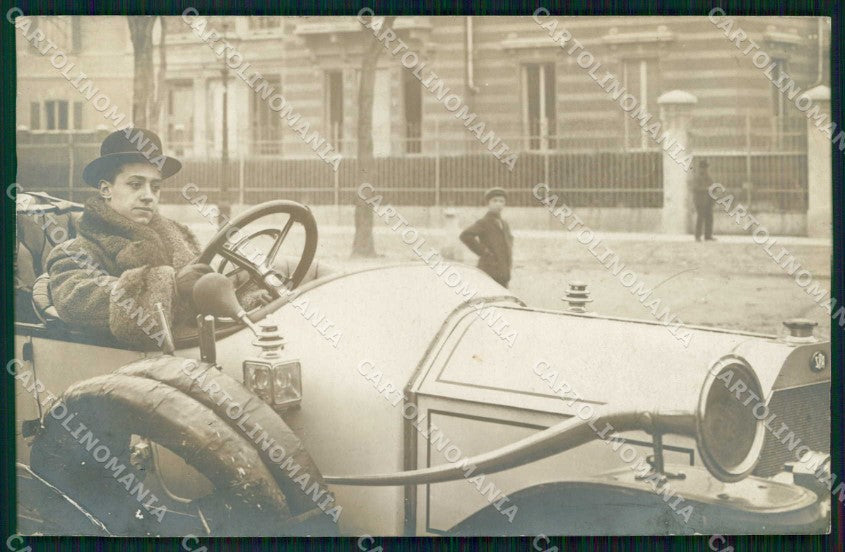 Torino Città Uomo su Automobile PIEGHINA Foto cartolina MZ7018 – fronte