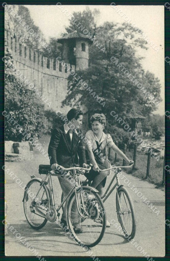 Torino Città Borgo Feudale Soggetti in Bicicletta cartolina MZ8923 – fronte