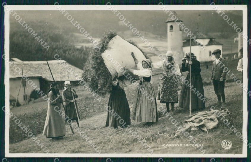Belluno Cortina d'Ampezzo Raccolta Fieno Costumi Foto cartolina QT1246 – fronte