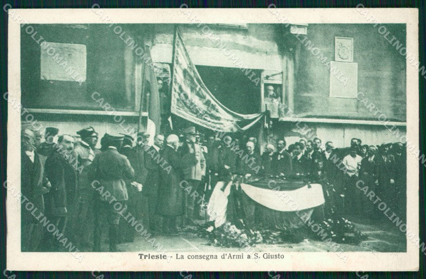 Trieste Città San Giusto Cosegna Armi PIEGHINA cartolina QT3065 – fronte