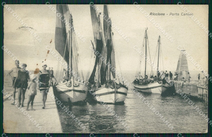 Rimini Riccione Porto Canale Barche MACCHIE PIEGA cartolina QT3419 – fronte