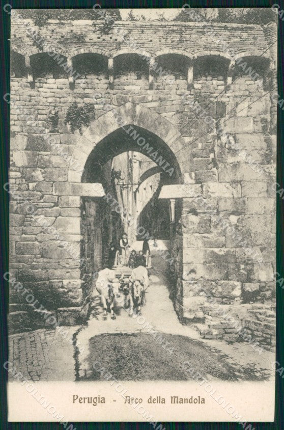 Perugia città Arco Mandorla PIEGHINA cartolina QZ2742 – fronte