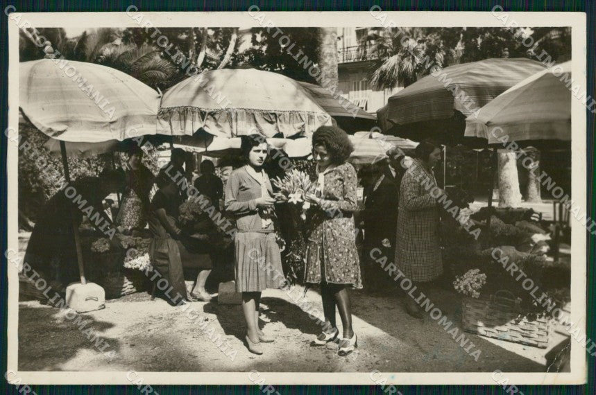 Imperia Ventimiglia Venditrici di Fiori PIEGA Foto cartolina QZ7765 – fronte