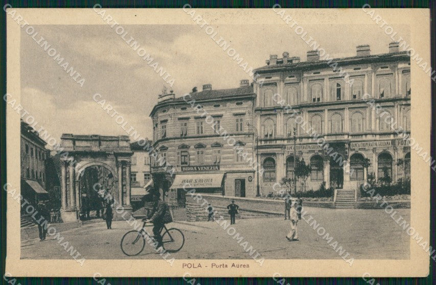 Croazia Pola Porta Aurea PIEGHINA cartolina QZ9221 – fronte