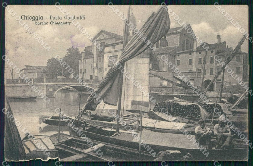 Venezia Chioggia Porta Garibaldi Barche ABRASA PIEGHINA cartolina RB6776 – fronte