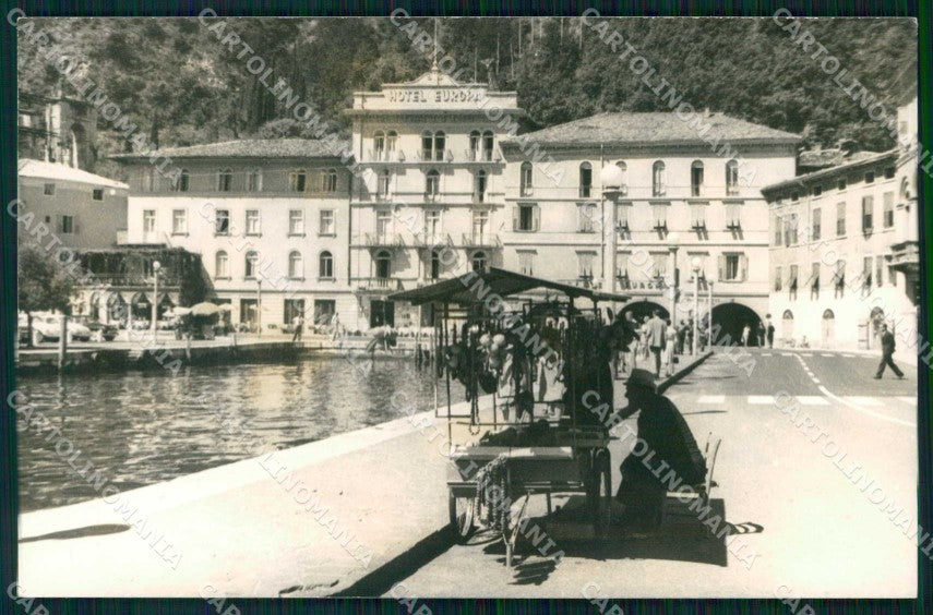Trento Riva del Garda Hotel Europa Bancarella Foto cartolina RT0457 – fronte