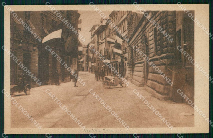 Trento Città Via con Bandiere Foto cartolina RT3647 – fronte