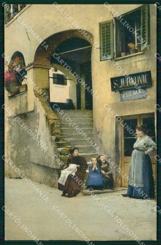 Croazia Croatia Fiume Rijeka Donne in un Vicolo cartolina RT6270 – fronte