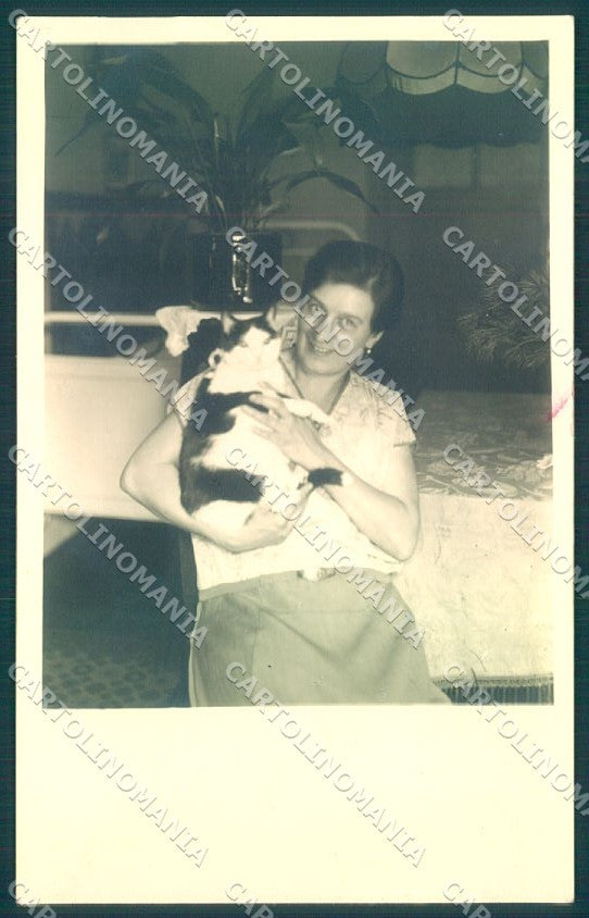 Animals Cat Lady RPPC cartolina postcard TW2079 – fronte
