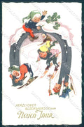Artist Signed A.I. Gnome Skiing Horseshoe Four Leaf Clover serie 3069 pc TW2387 – fronte
