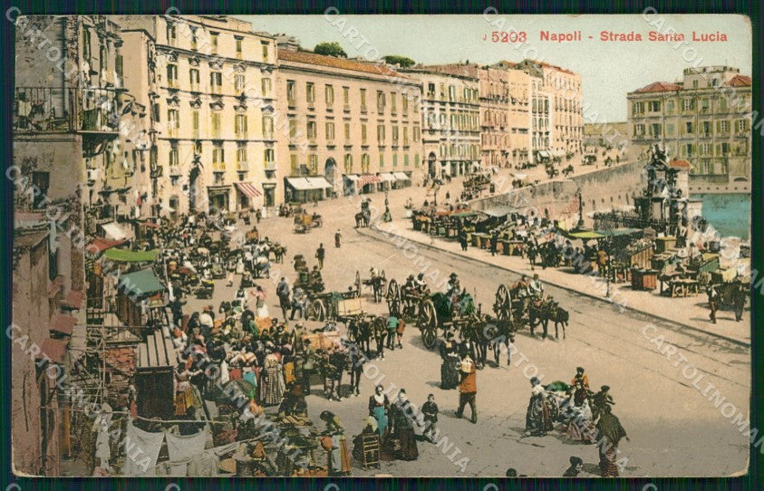Napoli Città Strada Santa Lucia Mercato PIEGHINA cartolina VK1021 – fronte