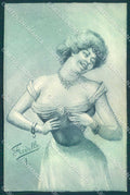 Artist Signed Fredillo Fashion Glamour Risque Lady TEARED postcard VK9440 – fronte