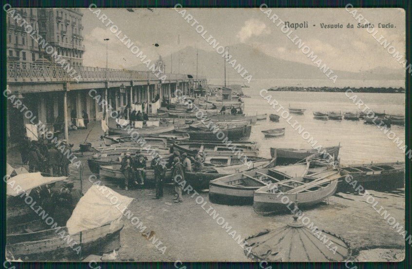 Napoli Santa Lucia Barche PIEGATA cartolina XB0717 – fronte