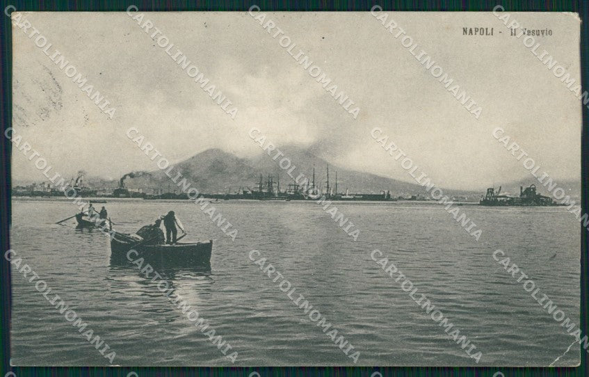 Napoli Città Barche Vesuvio PIEGE cartolina XB2206 – fronte