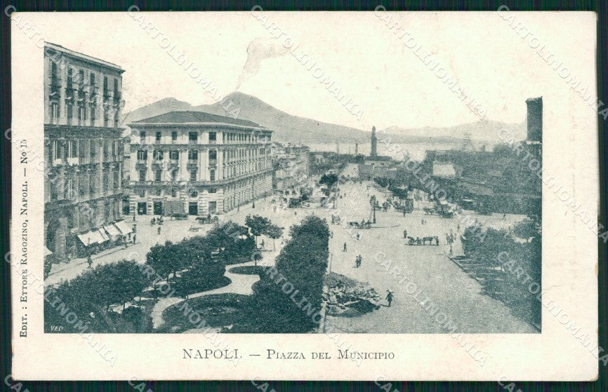Napoli Città Piazza del Municipio Vesuvio cartolina XB4394 – fronte