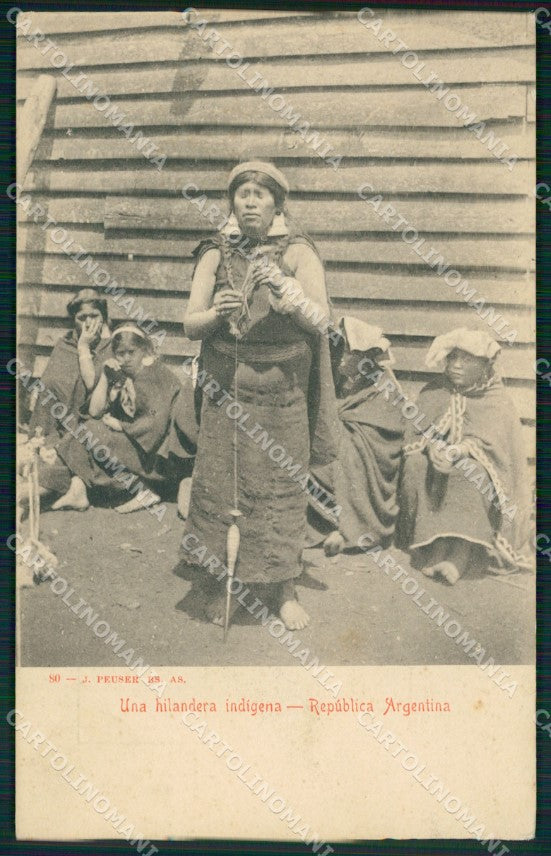 Argentina Types Ethnic Una Hilandera Indigena postcard XP0608 – fronte