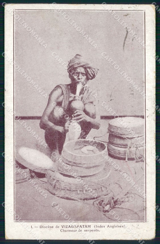 India Ethnic Types Snake Charmer CREASED postcard XP3472 – fronte