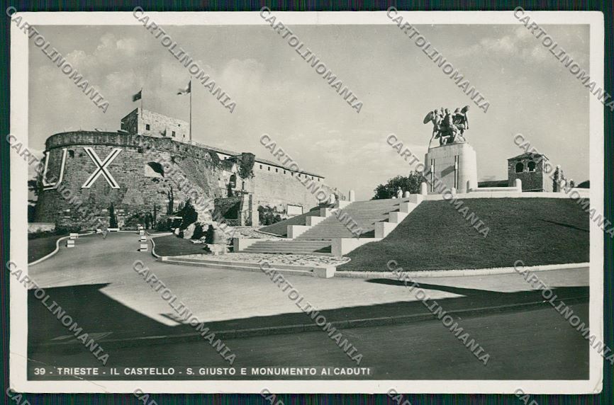 Trieste Città Monumento ai Caduti Foto PIEGHINA cartolina ZC0469 – fronte