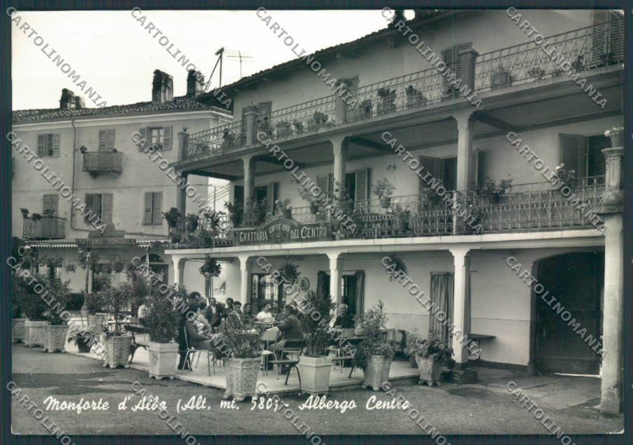 Cuneo Monforte d'Alba Bar Foto FG cartolina ZF0122 – fronte