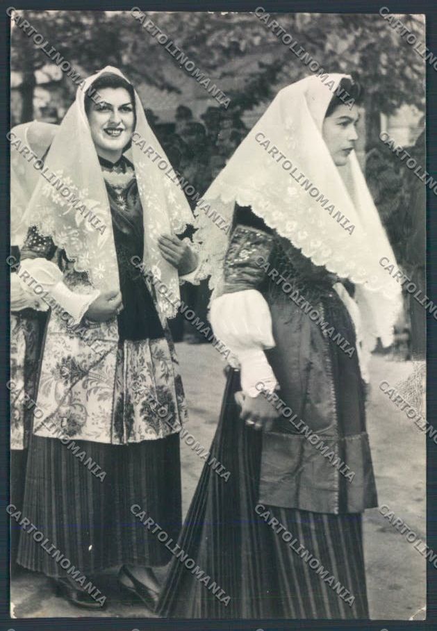 Nuoro Orosei Costumi Foto FG cartolina ZF7621 – fronte