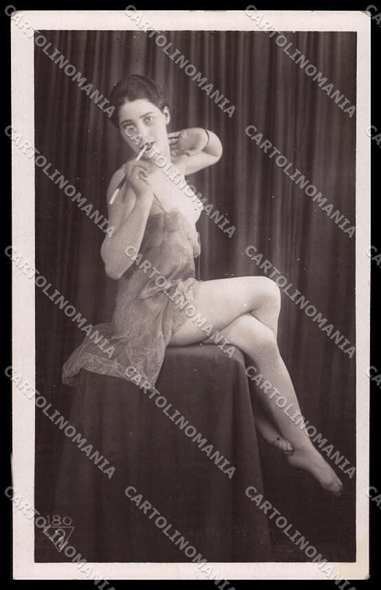 French Risque Nude Woman Smoking ABRADED RPPC postcard ZG5148 – fronte