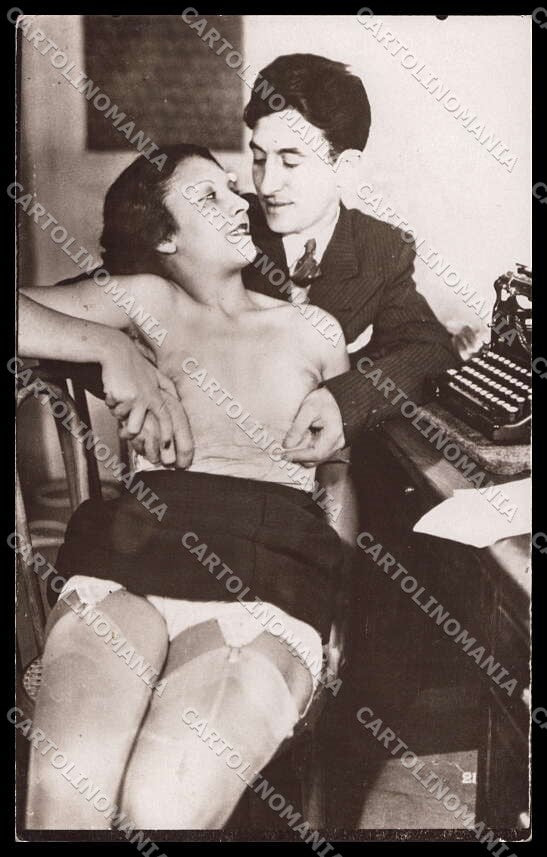 French Risque Nude Woman Couple Stocking Original RPPC postcard ZG5162 – fronte