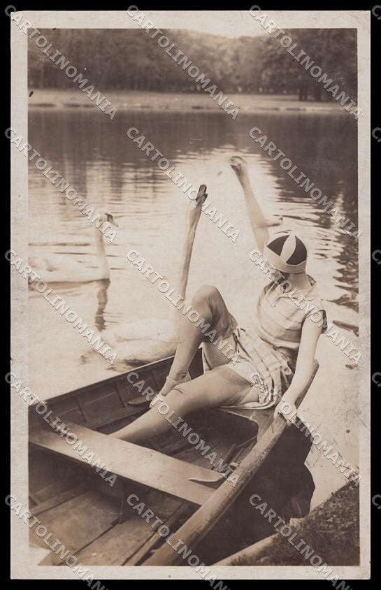 French Risque Woman Swan Stocking Original RPPC postcard ZG5227 – fronte