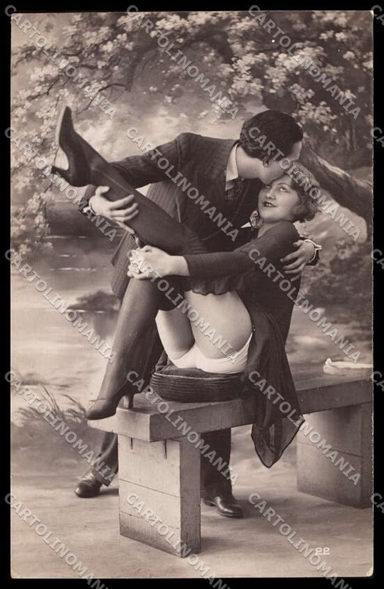 French Risque Woman Couple Serie 22 Stocking Original RPPC postcard ZG5254 – fronte