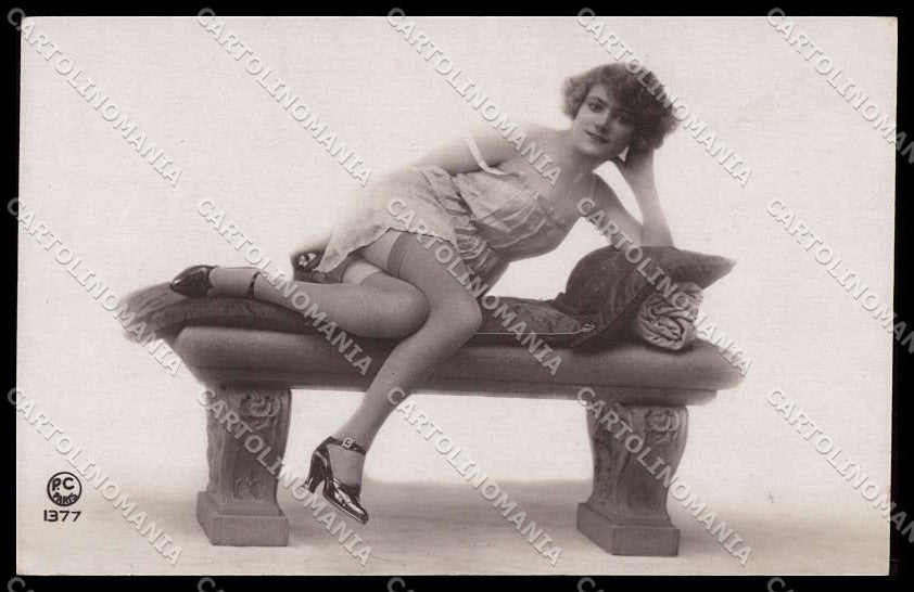 French Risque Woman PC Paris 1377 Stocking Original RPPC postcard ZG5383 – fronte