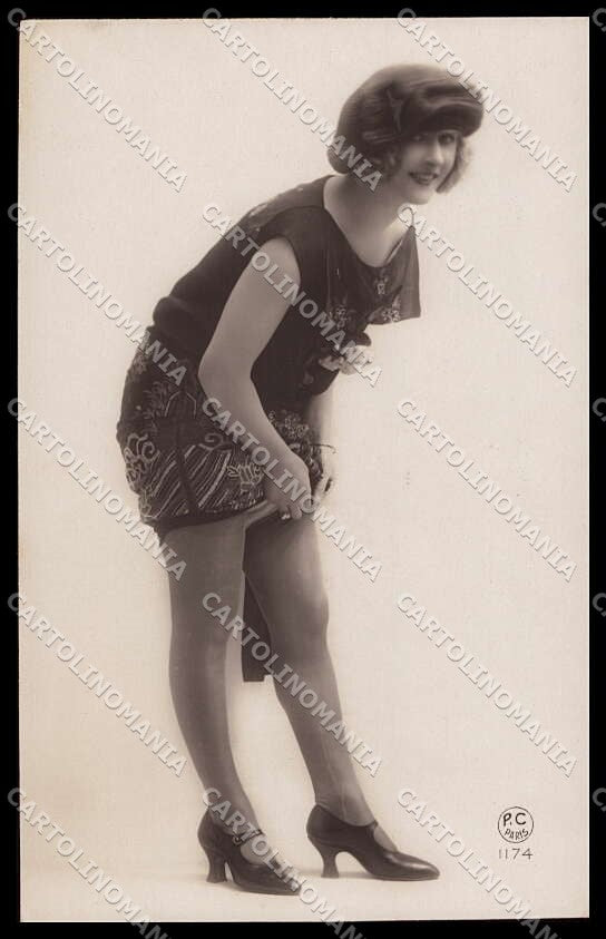 French Risque Woman PC Paris 1174 Stocking Original RPPC postcard ZG5385 – fronte