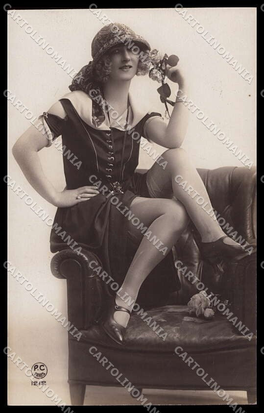French Risque Woman PC Paris 1212 Stocking Original RPPC postcard ZG5391 – fronte