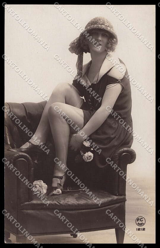 French Risque Woman PC Paris 1212 Stocking Original RPPC postcard ZG5392 – fronte