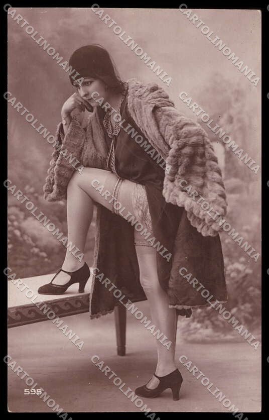 French Risque Woman Serie 595 Stocking Original RPPC postcard ZG5393 – fronte
