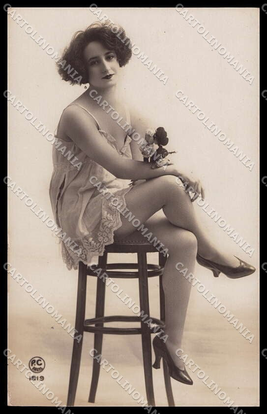 French Risque Woman PC Paris 1219 Stocking Original RPPC postcard ZG5400 – fronte