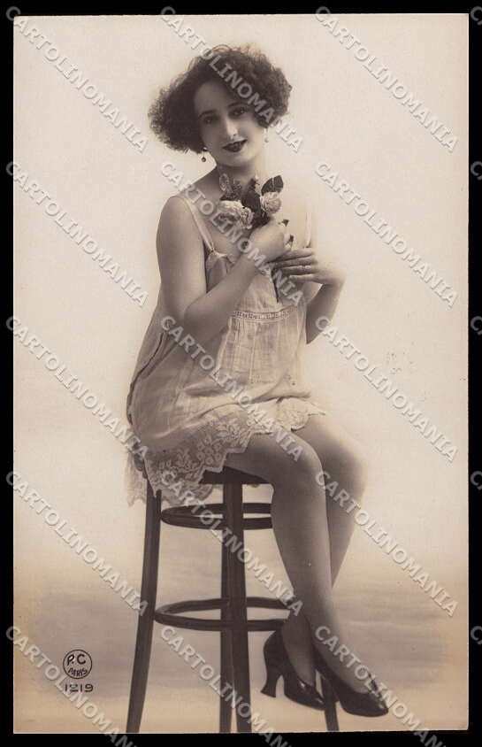 French Risque Woman PC Paris 1219 Stocking Original RPPC postcard ZG5401 – fronte